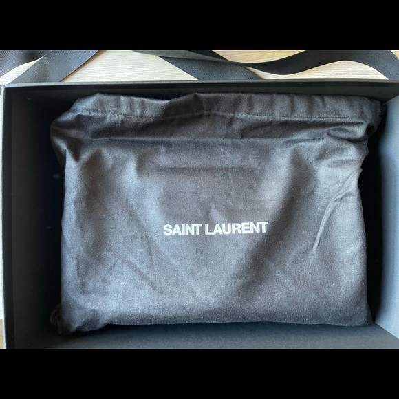 Yves Saint Laurent - Picture 5 of 7